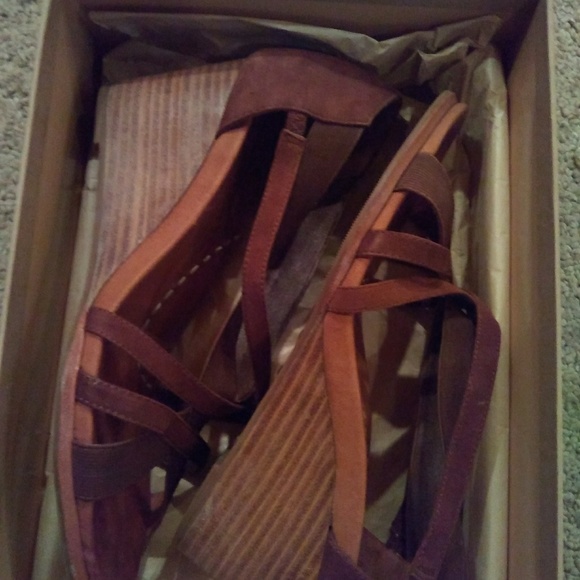 Gentle souls brown suede wedge sandals - Picture 1 of 4